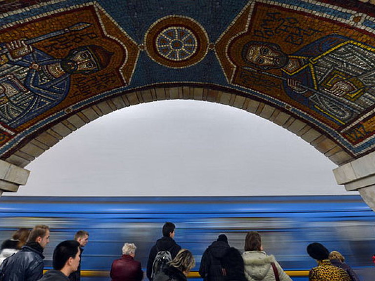 Полицейские задержали в киевском метро жителя Черкасс с огромным пакетом конопли