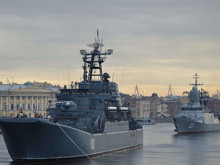 Россия направила еще один корабль в Средиземное море