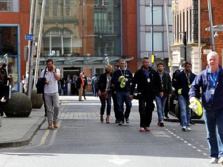 В Манчестере из-за громкого хлопка эвакуировали посетителей торгового центра (ФОТО, ВИДЕО)