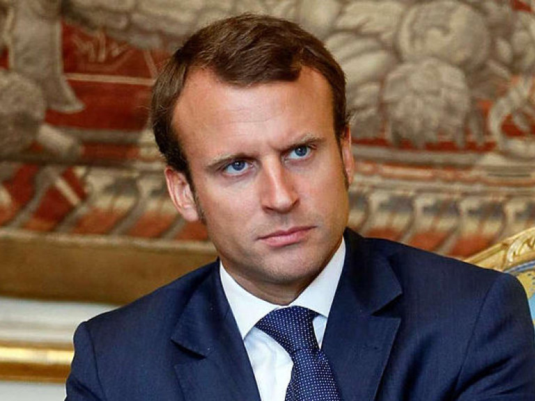 Макрон планирует продлить чрезвычайное положение во Франции до 1 ноября