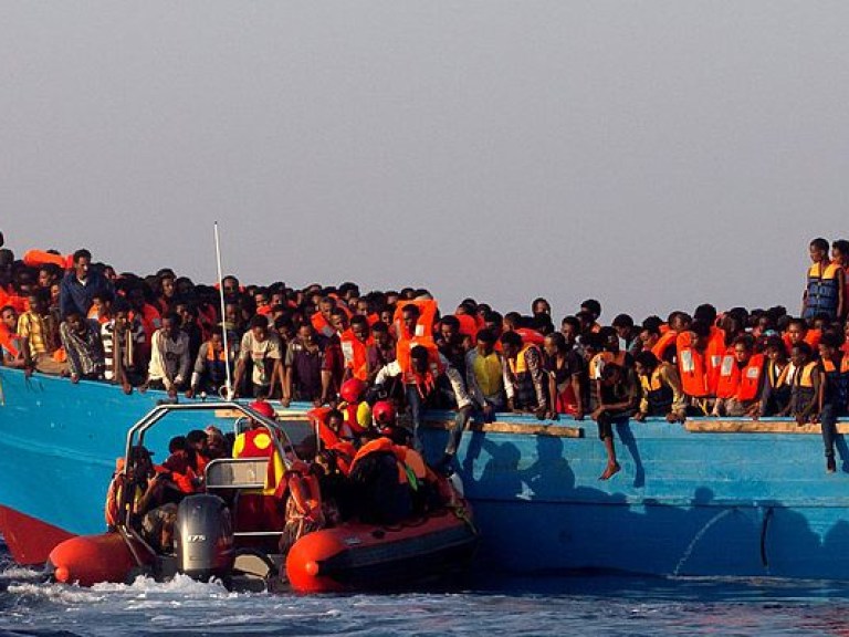 У берегов Ливии затонуло судно с мигрантами, 20 человек погибли