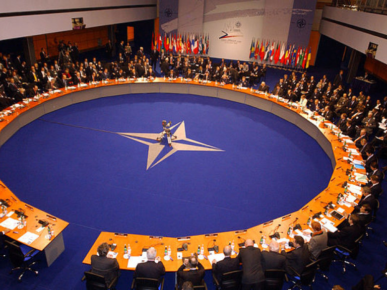 Столтенберг: решение о присоединении НАТО к коалиции против ИГИЛ уже согласовано