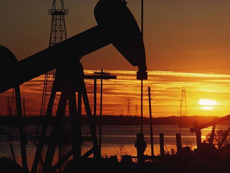 Цена на нефть марки Brent выросла до 54,4 доллара за баррель