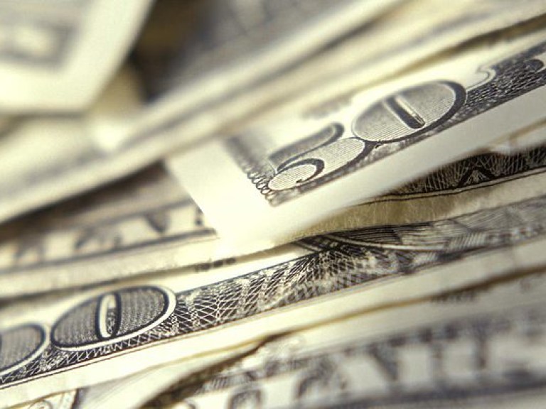 НБУ установил официальный курс на уровне 26,27 гривны за доллар