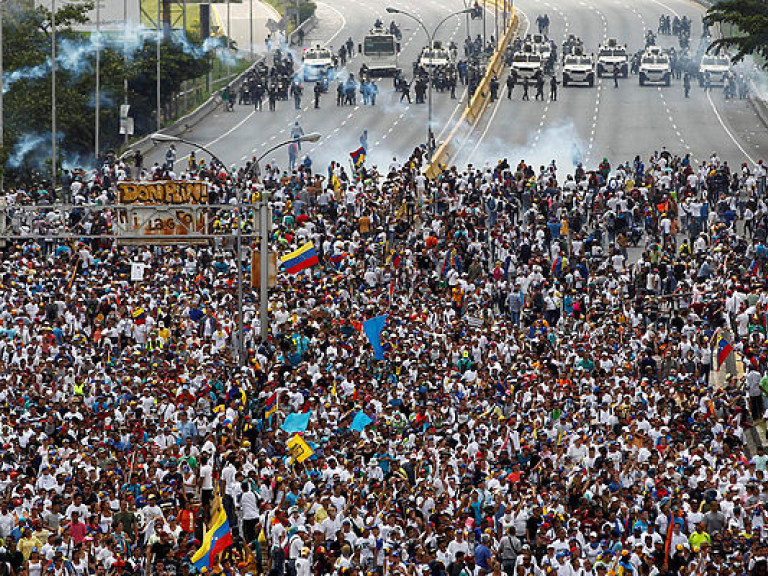 Кризис в Венесуэле:  Число погибших в ходе антиправительственных протестных акций  достигло 60 человек