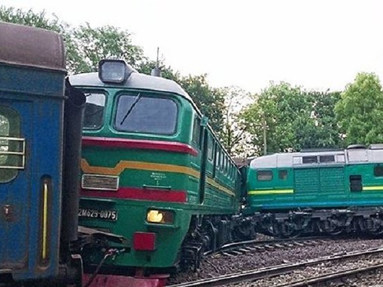 Два поезда столкнулись в Хмельницкой области: пострадали четверо детей и двое взрослых (ФОТО, ВИДЕО)