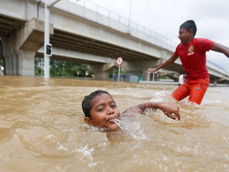Число жертв наводнения Шри-Ланке увеличилось до 146 человек
