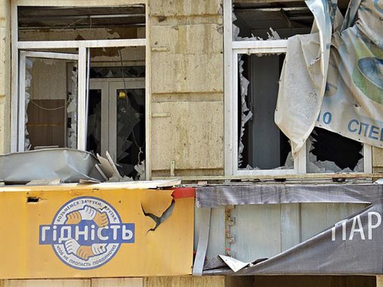 Коммунальная авария в Киеве: из трубы забил фонтан до седьмого этажа, людей эвакуируют (ФОТО, ВИДЕО)
