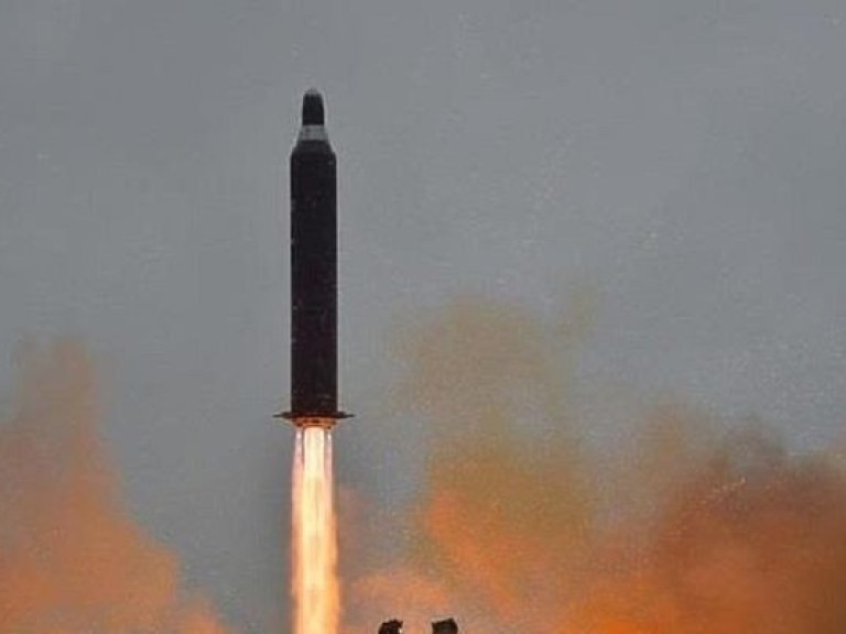 Государственное телевидение КНДР показало запуск баллистической ракеты (ФОТО, ВИДЕО)