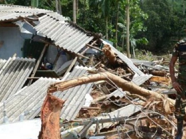 В результате наводнения на Шри-Ланке погибло свыше 150 человек (ФОТО)