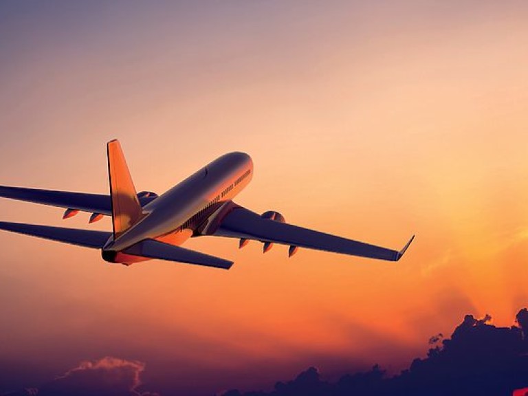 Во Львове более 200 человек эвакуировали из самолета из-за сообщения о бомбе