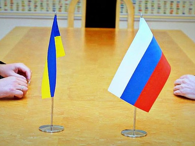 Власть в Украине активно закрепляет режим холодной войны с Россией – политолог