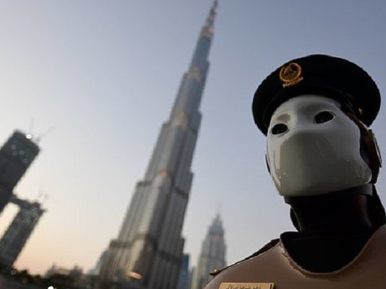В Дубаи на улице появился робот-полицейский (ФОТО)