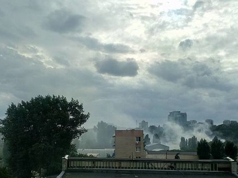 В Киеве &#8212; масштабный пожар на Выдубичах (ФОТО,ВИДЕО)