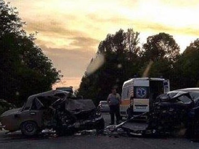 Во Львовской области столкнулись два авто: двое погибших, пятеро травмированных (ФОТО)