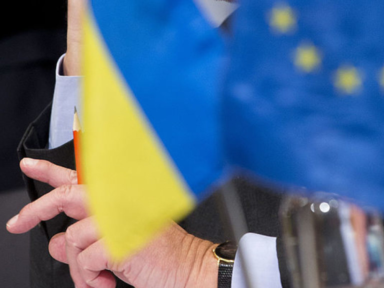Послы ЕС на год продлили запрет на инвестиции в Крым