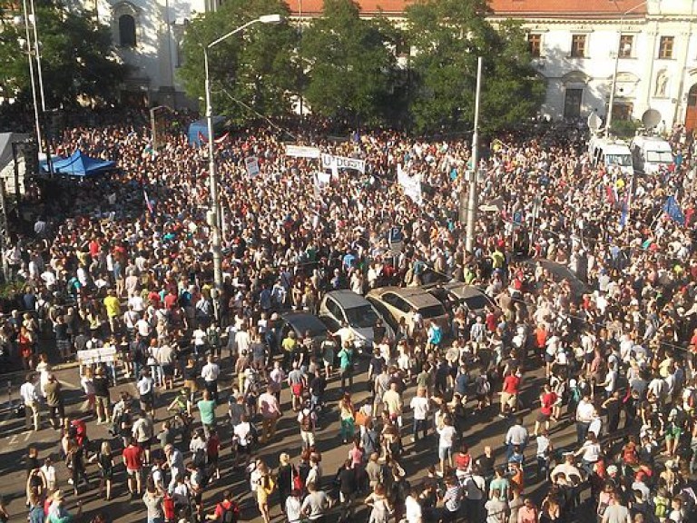 В Словакии прошли массовые протесты против коррупции во власти (ФОТО)