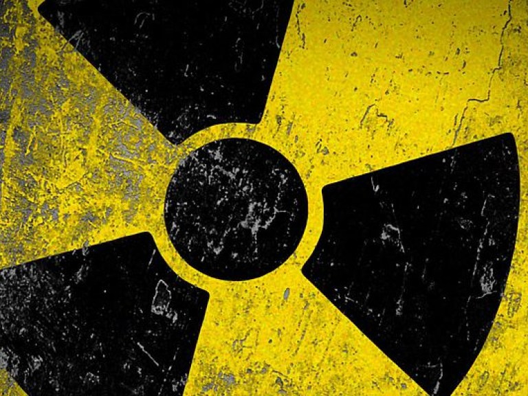Пятеро сотрудников ядерного центра в Японии получили повышенную дозу радиации