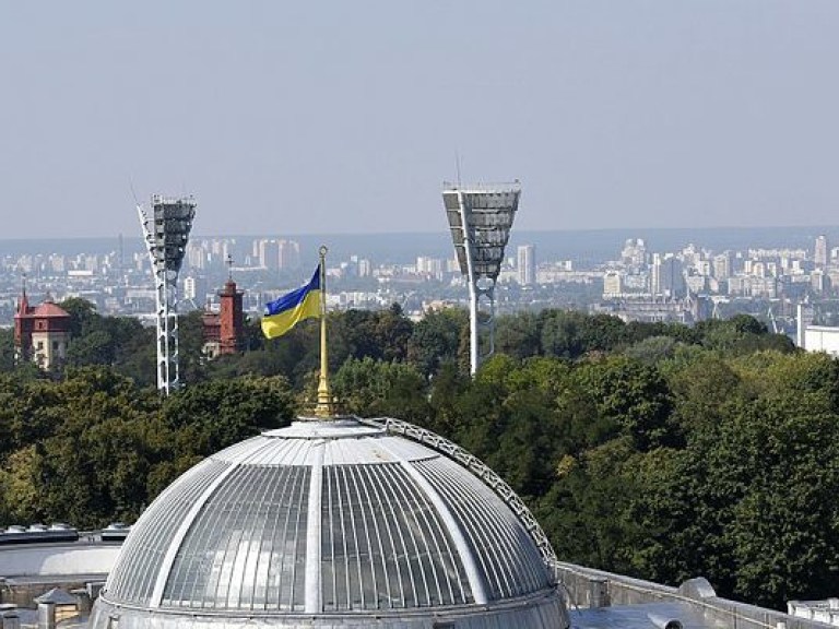 Рада расширила возможность для получения украинцами бесплатной правовой помощи в Европе