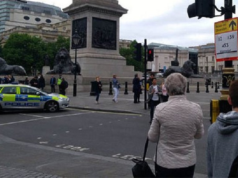 Людей с Трафальгарской площади в Лондоне эвакуировали из-за подозрительного пакета (ФОТО)