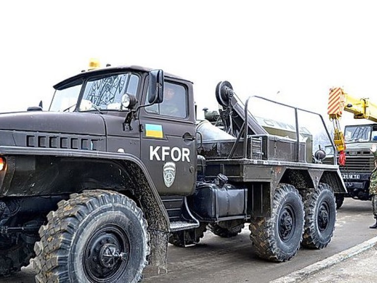 Военный грузовик с неизвестным веществом перевернулся во Львовской области (ФОТО)