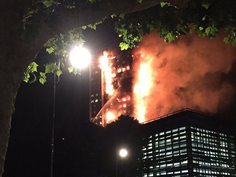 Пожар в Лондоне: количество пострадавших увеличилось до 50, есть жертвы (ВИДЕО)