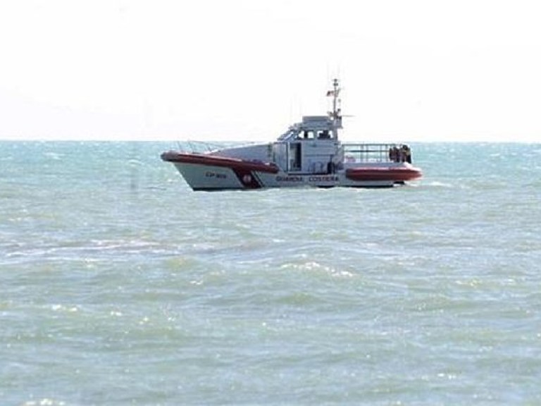 Ливийский катер обстрелял судно береговой охраны Италии &#8212; СМИ