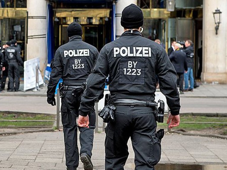 Полиция заметила подозрительный чемодан в центре Берлина и остановила транспорт