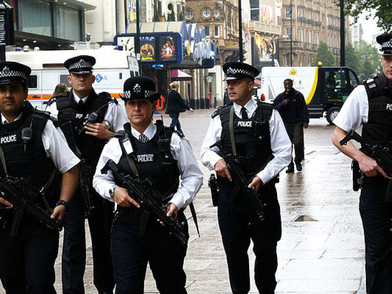 Возле здания парламента Великобритании задержали человека с ножом