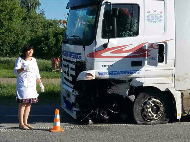 В Ровенской области на трассе «Киев-Чоп» в результате ДТП погиб водитель ВАЗа (ФОТО)