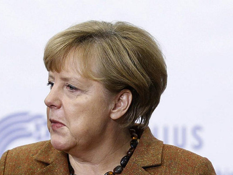 Меркель раскритиковала новые американские санкции против России