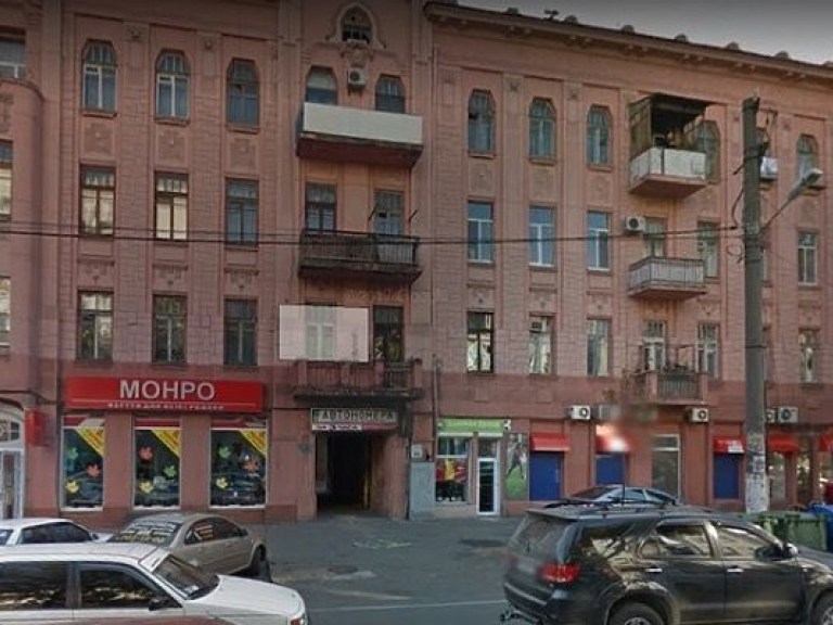 В Одессе в подъезде столетнего жилого дома обрушился потолок