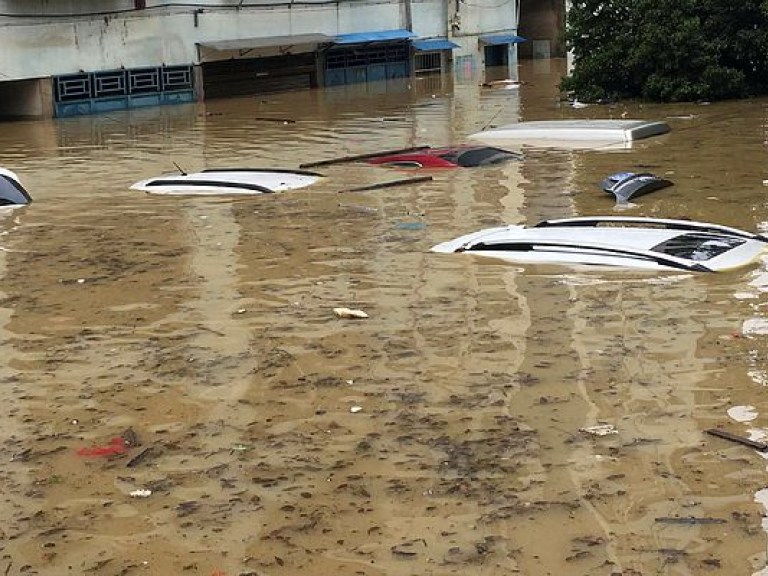 Наводнения в Китае: от стихии пострадало свыше 220 тысяч человек (ФОТО, ВИДЕО)