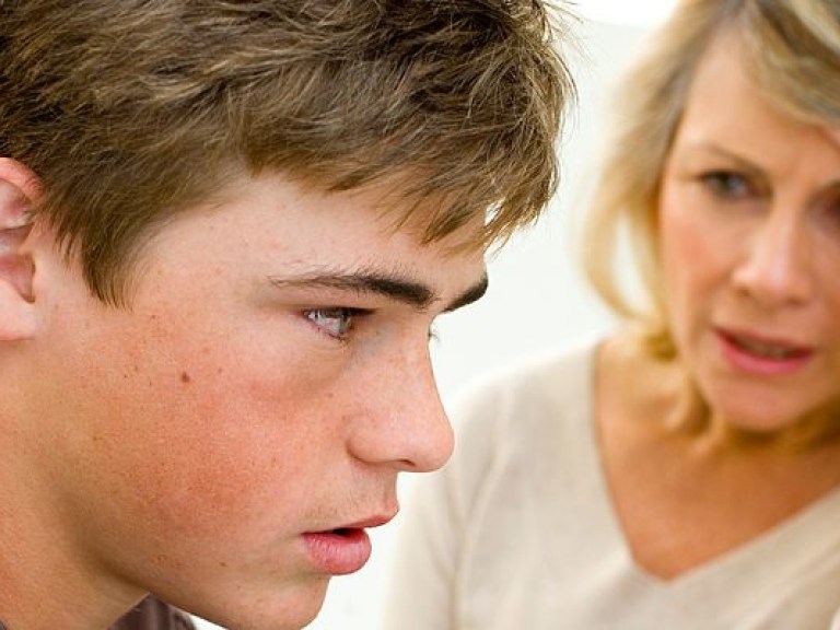 Психолог: О психологических проблемах подростка можно узнать по его внешнему виду
