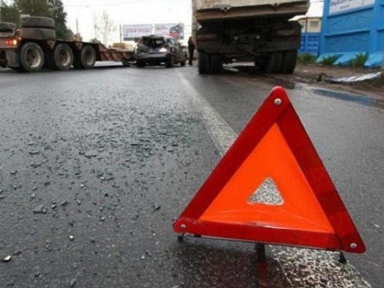 Автомобиль столкнулся с грузовиком в Черкасской области, есть погибший