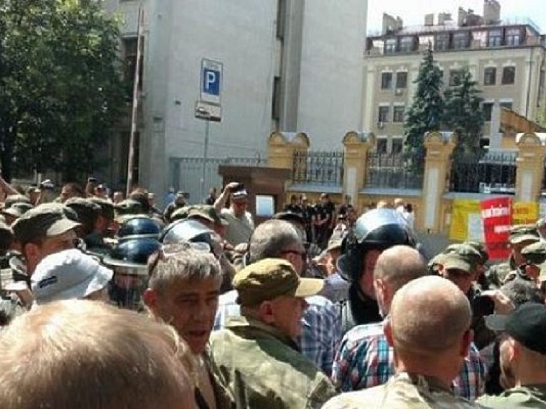 Под АП произошли стычки &#171;айдаровцев&#187; с правоохранителями (ФОТО)