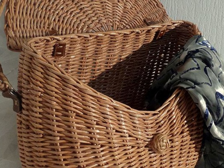 Дизайнер: Плетеная сумка-корзина – хит летнего сезона