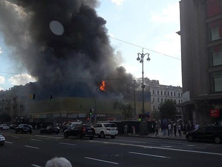 Пожар на столичном Крещатике локализован (ФОТО, ВИДЕО)