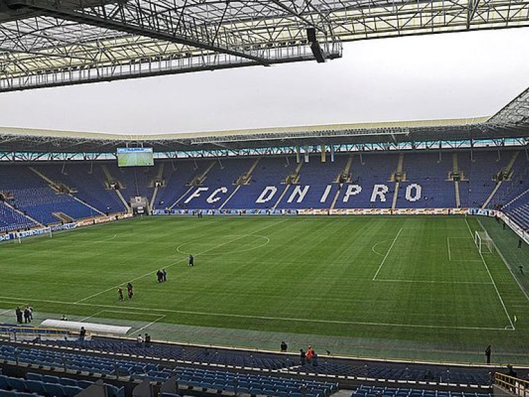 Стадион и базу «Днепра» продадут на аукционе