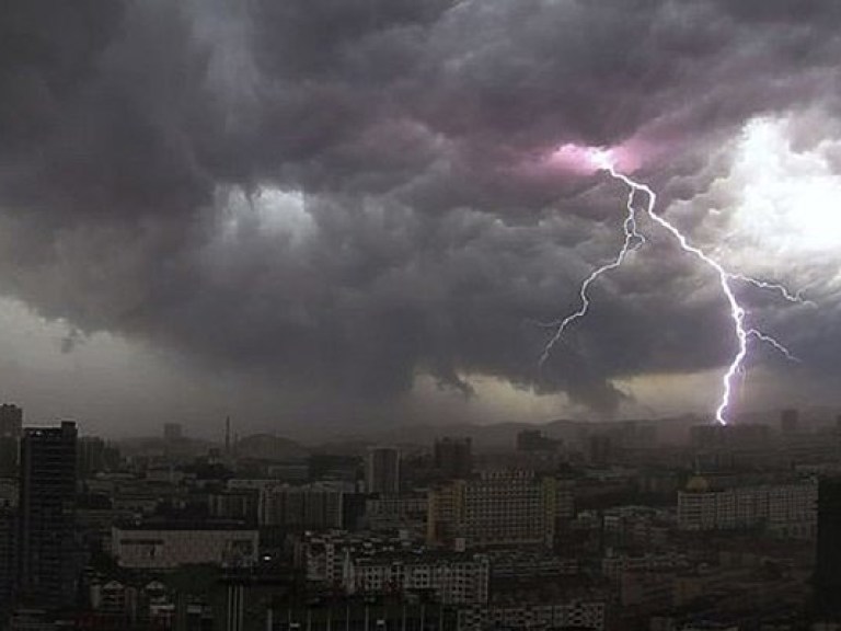 Синоптик: Жара в Украине спадет и начнутся грозовые дожди (КАРТА)