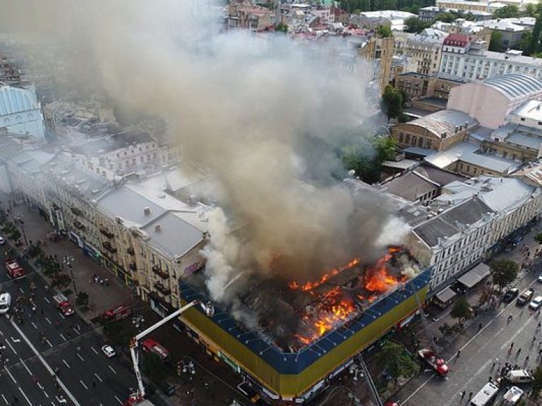 Советник Кличко: Причина масштабного пожара на Крещаике  &#8212; халатность строителей, возможен поджог