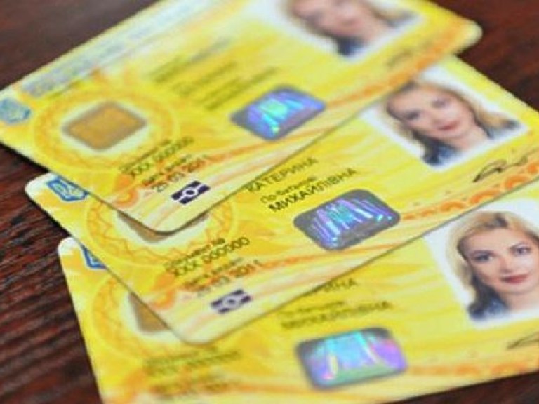 Половина украинцев не собираются оформлять биометрические паспорта &#8212; опрос