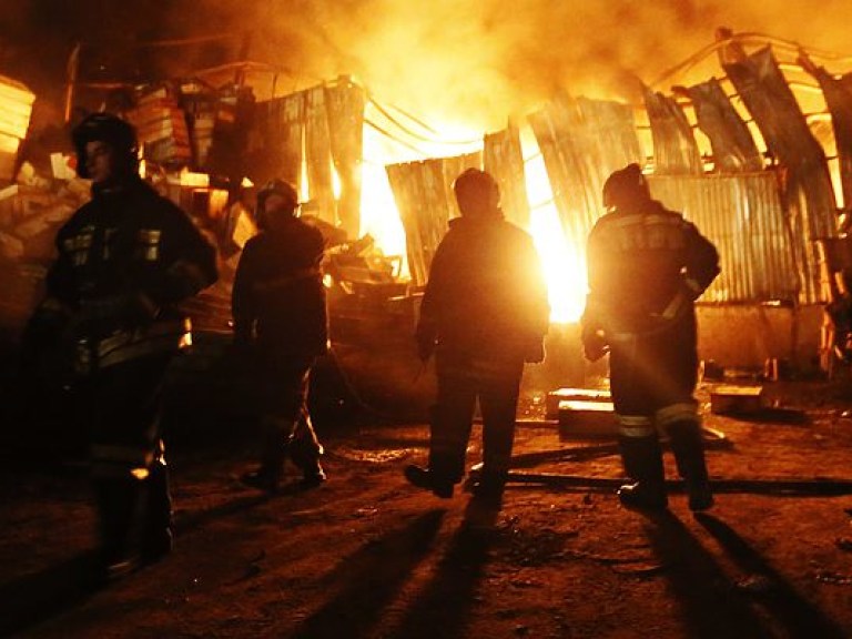 В Черновцах сгорела дотла летняя площадка ресторана