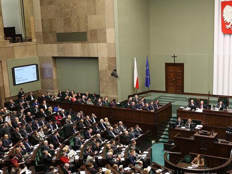 Сейм Польши принял решение о сносе 490  коммунистических памятников