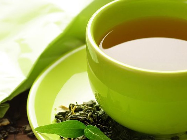 Врач: Раздраженную после загара кожу «успокоит» зеленый чай