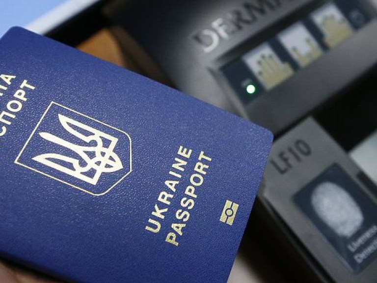 За три года количество официально трудоустроенных украинцев за границей возросло на 96%