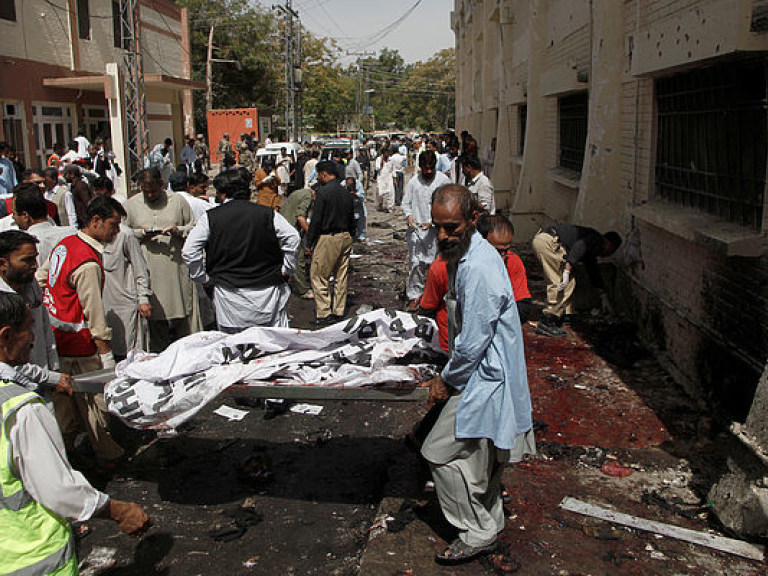 В Пакистане возле армейского штаба произошел взрыв, погибли 11 человек