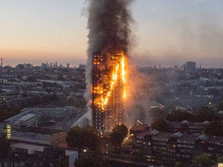 Пожар в Лондоне: Названа причина быстрого распространения огня в здании