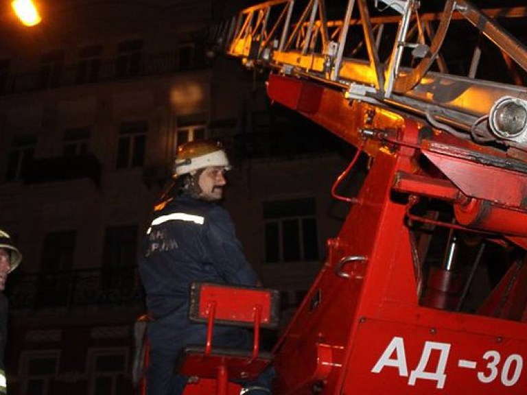 В результате пожара в пятиэтажке в центре Киева погиб мужчина (ФОТО)