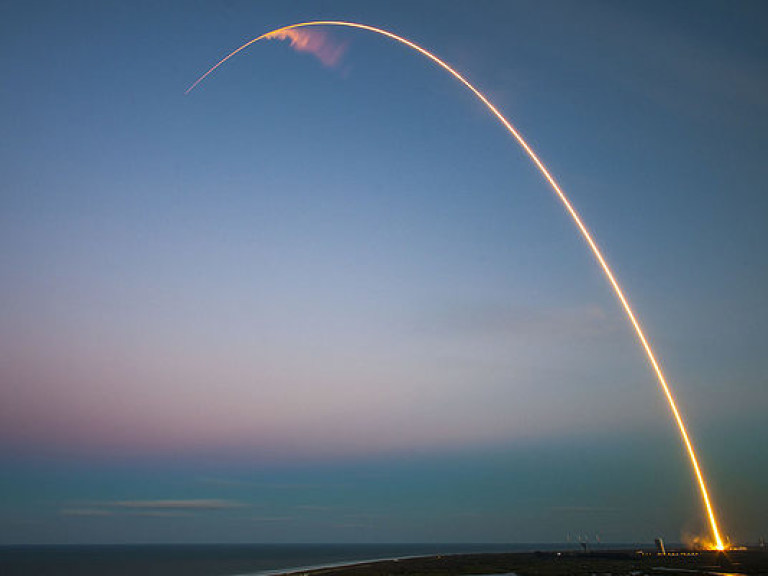 Ракета Falcon 9 стартовала с десятью спутниками (ВИДЕО)